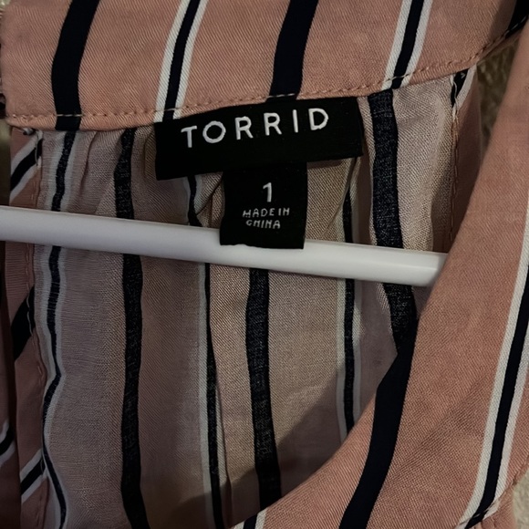 Torrid size 1 summer sleeveless top - Picture 3 of 4